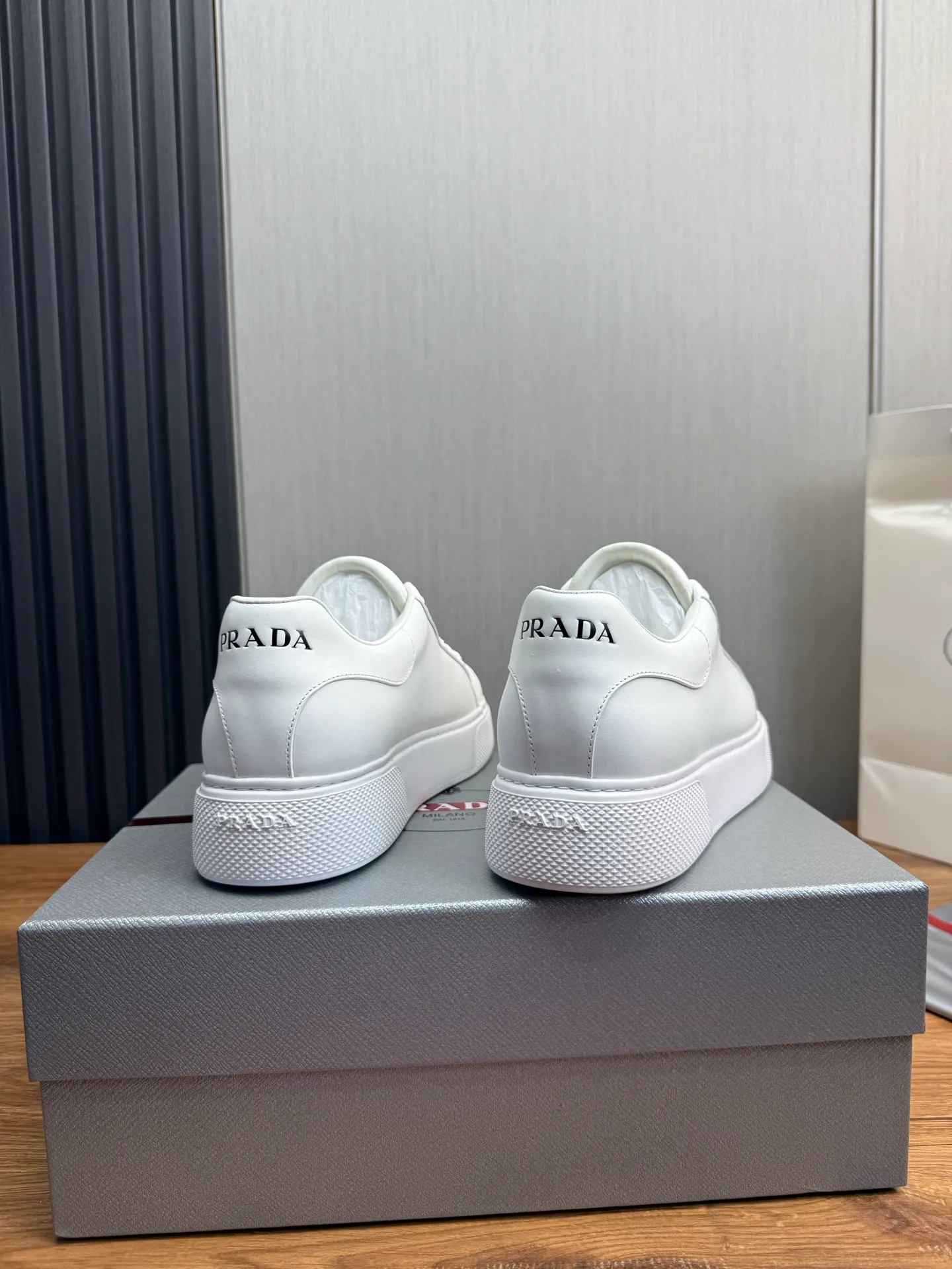 Men's shoes 💰580💰 [PRADA] Men's shoes are popular in the counter, official website is synchronized, 1 high-quality shipment ✔️Imported cowhide fabric + cowhide lining, 1🆚1 replica, original sole, 38-45 (45 customized, non-refundable)